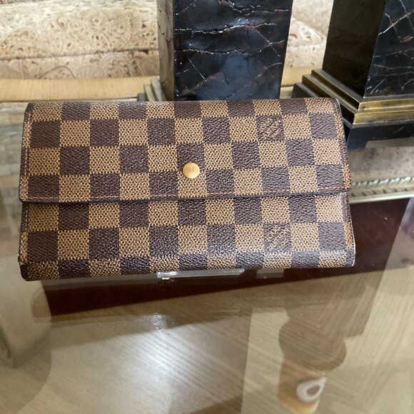 Authentic Damier Ebene LV wallet (EUC) - Picture 1 of 8